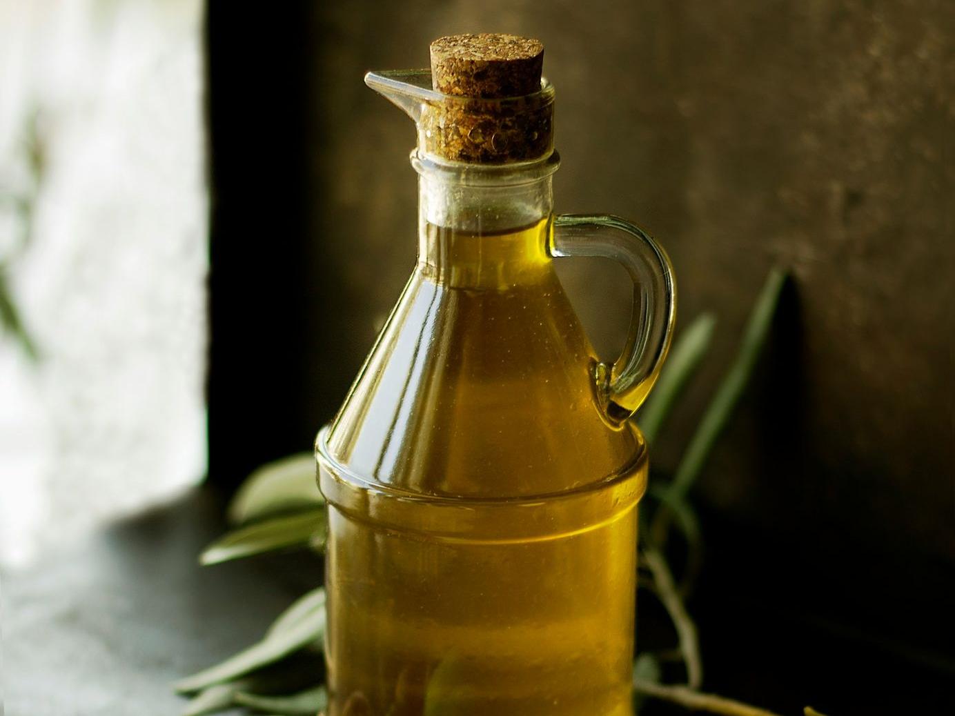 clear glass cruet bottle